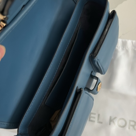 Michael Kors MK Colby Medium Leather Shoulder Bag  NWT - Picture 13 of 14